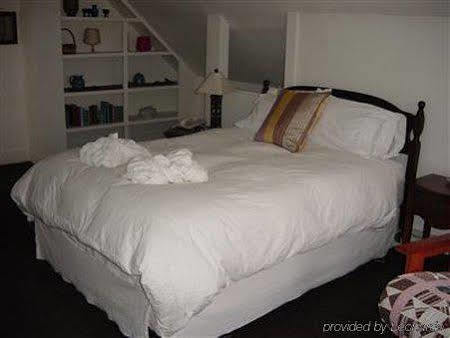 The Sunny Grange Bed & Breakfast Campton Room photo