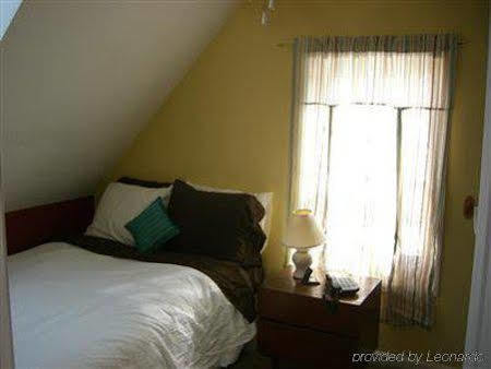 The Sunny Grange Bed & Breakfast Campton Room photo